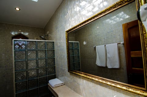 Romantic Triple Room, 1 Bedroom, Mountain View | Bathroom | Shower, rainfall showerhead, free toiletries, hair dryer