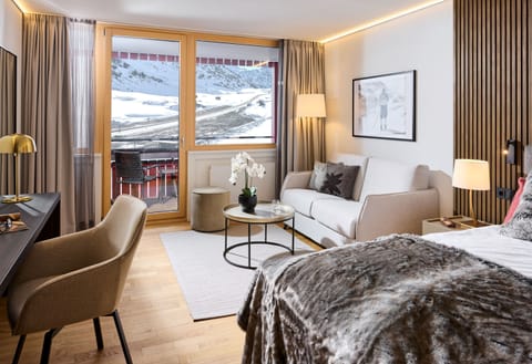 Minibar, in-room safe, desk, blackout drapes