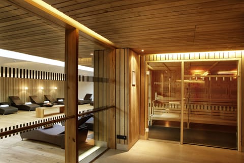 Sauna, spa tub, steam room, sports massages, 2 treatment rooms, massages