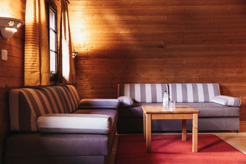 Superior Apartment (for 8 persons/cleaning fee included) | Hypo-allergenic bedding, in-room safe, blackout drapes, free WiFi