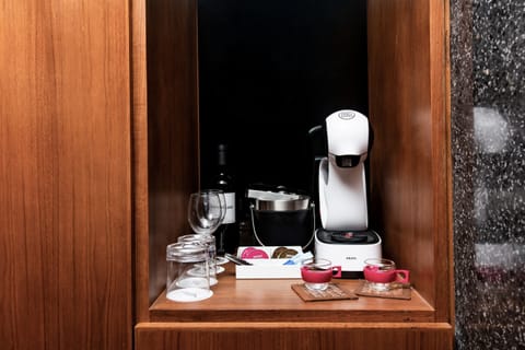 Sky Suite with Panoramic View  | Coffee and/or coffee maker