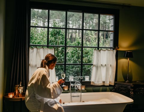 Separate tub and shower, rainfall showerhead, free toiletries