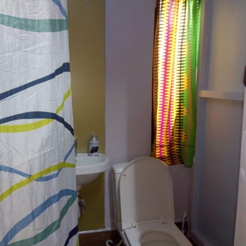 Basic Single Room, Multiple Bedrooms, Non Smoking | Bathroom | Shower, rainfall showerhead, free toiletries, towels