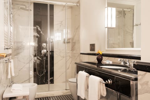 Suite (Prestige) | Bathroom | Shower, rainfall showerhead, hair dryer, bathrobes