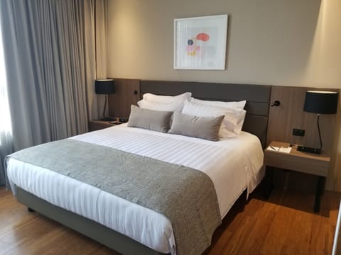 Superior Suite, 1 King Bed with Sofa bed (Suite 2 Rooms King Bed Non Smoking) | Premium bedding, in-room safe, desk, laptop workspace