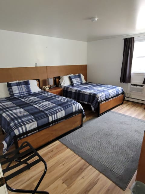 Comfort Single Room, 2 Queen Beds | Soundproofing, travel crib, free WiFi, bed sheets