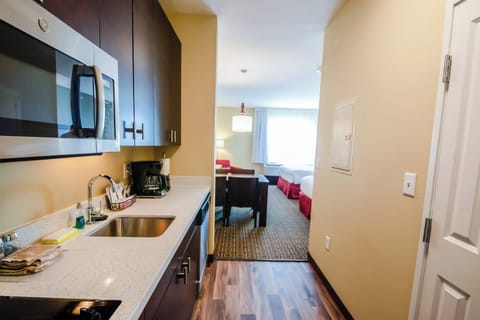 Studio, 2 Queen Beds | Private kitchen | Fridge, microwave, stovetop, dishwasher