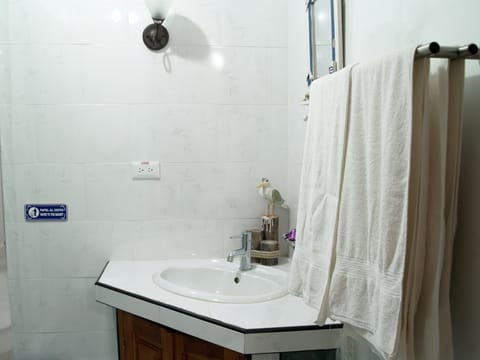 Shower, rainfall showerhead, hair dryer, towels