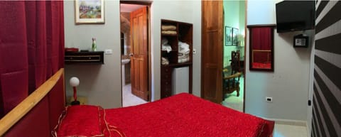 Traditional Double Room, Non Smoking | Minibar, in-room safe, individually decorated, individually furnished