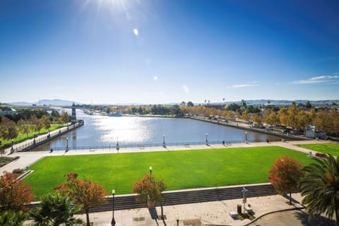 Studio One King Bed Water View | Exterior