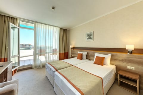 Deluxe Double or Twin Room, Sea View | Minibar, in-room safe, desk, free cribs/infant beds