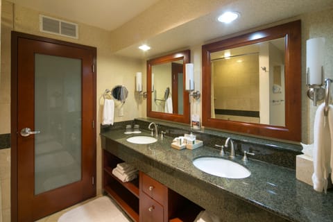 Combined shower/tub, eco-friendly toiletries, hair dryer, bathrobes