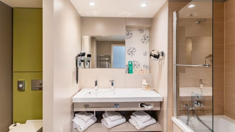 Standard Room, 1 Queen Bed, Bathtub | Bathroom | Eco-friendly toiletries, hair dryer, slippers, towels