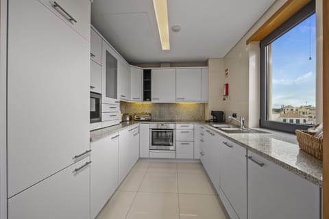 Deluxe Apartment, 2 Bedrooms, Hot Tub | Private kitchen | Espresso maker, coffee/tea maker, electric kettle, dining tables