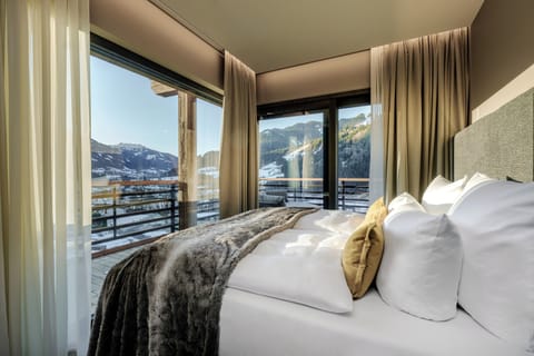 Panoramic Suite | 1 bedroom, premium bedding, minibar, in-room safe