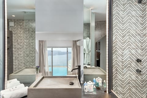 Suite, Private Pool (Sunset  Suite - Caldera View) | Bathroom | Free toiletries, hair dryer, slippers, towels