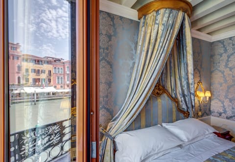 Double Room, Canal View (Grande) | Premium bedding, down comforters, pillowtop beds, minibar