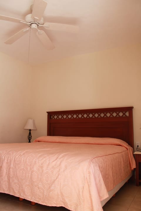 Standard Room, 1 Double Bed | In-room safe, individually decorated, individually furnished