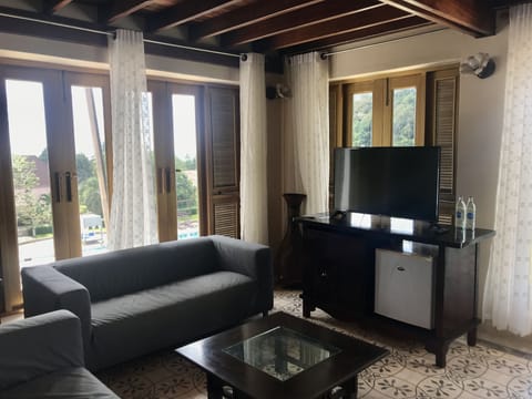 Family Penthouse, 3 Bedrooms, Ocean View, Sea Facing | Living area | 28-inch LCD TV with satellite channels