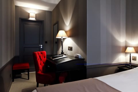 Premium Double Room | In-room safe, desk, blackout drapes, soundproofing