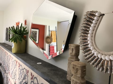 5 bedrooms, desk, soundproofing, iron/ironing board