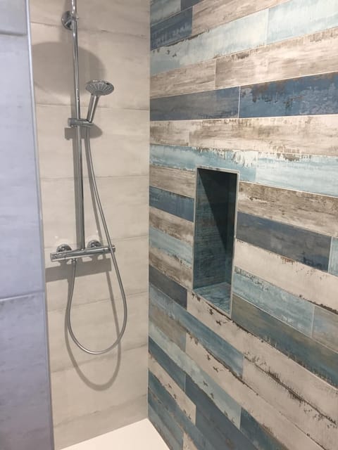 Shower, free toiletries, hair dryer, towels