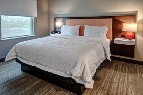 Junior Suite, 1 King Bed, Refrigerator & Microwave (Wet bar) | Minibar, in-room safe, desk, iron/ironing board