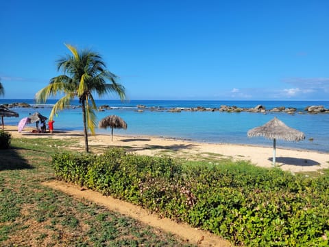 Beach nearby, white sand, beach shuttle, beach towels