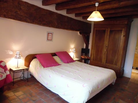 House (Charme) | Individually decorated, individually furnished, blackout drapes