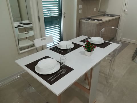 Comfort Studio | Private kitchen | Full-size fridge, microwave, stovetop, cookware/dishes/utensils