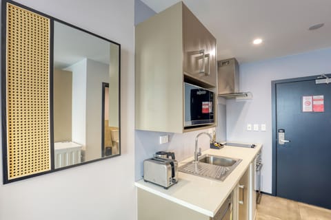 Superior King Studio | Private kitchen | Mini-fridge, microwave, oven, stovetop