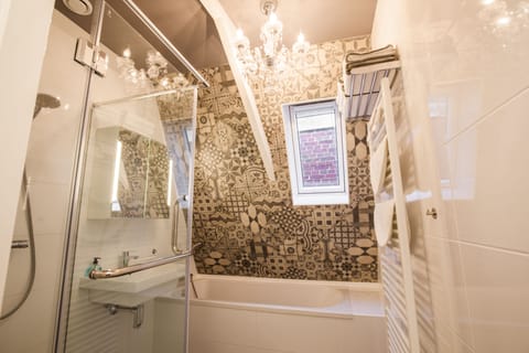 Design House | Bathroom | Separate tub and shower, free toiletries, hair dryer, bidet