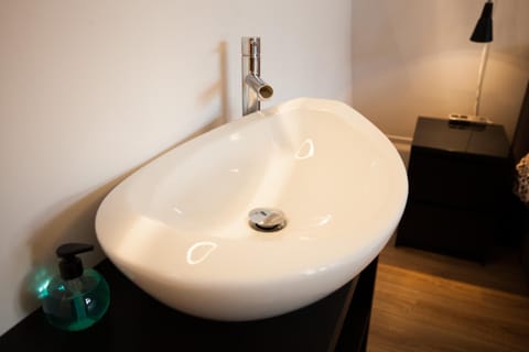 Separate tub and shower, free toiletries, hair dryer, bidet