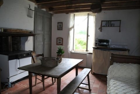 Cottage | 2 bedrooms, iron/ironing board, free WiFi, bed sheets