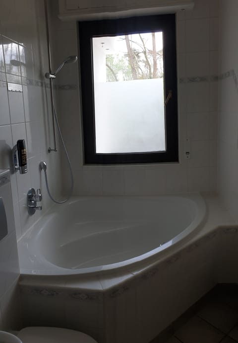 Double Room | Bathroom | Shower, free toiletries, hair dryer, slippers