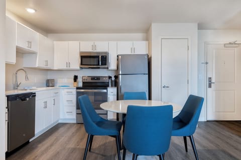 Suite, 3 Bedrooms | Private kitchen | Full-size fridge, microwave, oven, stovetop