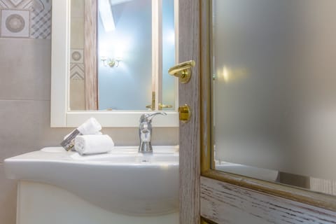 Panoramic Double Room | Egyptian cotton sheets, down comforters, memory foam beds, minibar