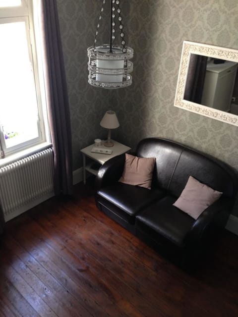 Duplex | Living room | Flat-screen TV