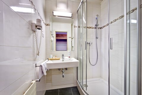 Deluxe Double Room, Balcony | Bathroom | Free toiletries, hair dryer, bathrobes, slippers