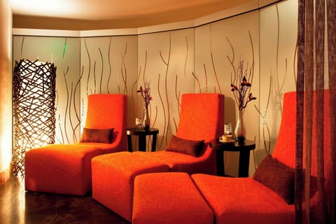 Couples treatment rooms, sauna, steam room, body treatments