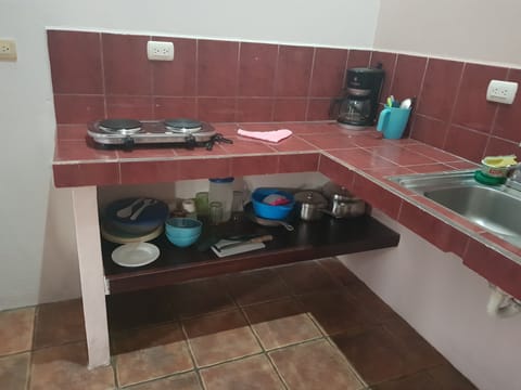 Studio, Kitchenette | Private kitchenette | Fridge, coffee/tea maker, electric kettle