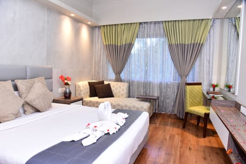 Deluxe Room | 1 bedroom, premium bedding, minibar, in-room safe