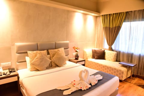 Deluxe Room | 1 bedroom, premium bedding, minibar, in-room safe