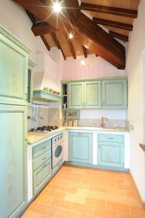 Superior Apartment | Private kitchenette | Fridge, oven, stovetop, coffee/tea maker