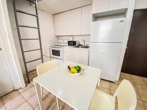 Apartment, 1 Bedroom | Private kitchen | Fridge, microwave, oven, stovetop