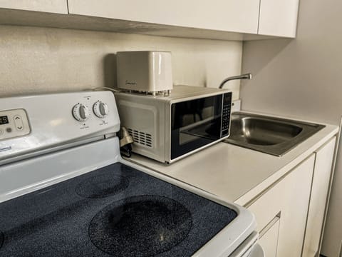 Apartment, 1 Bedroom | Microwave