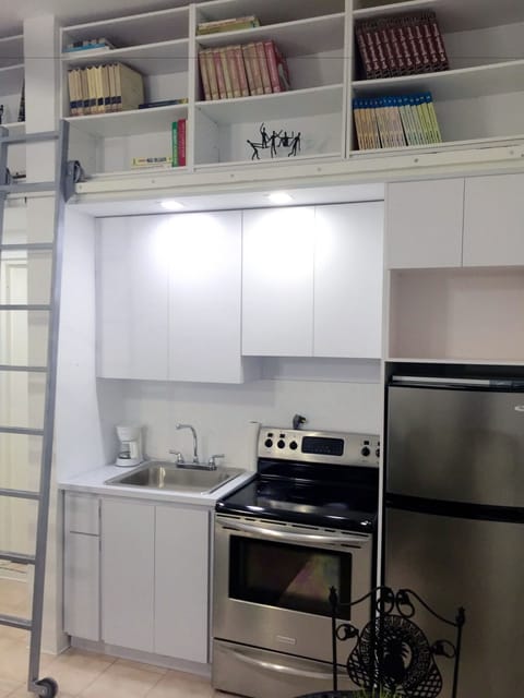 Apartment, 1 Bedroom | Private kitchen | Fridge, microwave, oven, stovetop