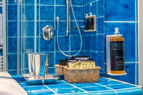 Superior Double Room | Bathroom | Hair dryer, bidet, towels, soap