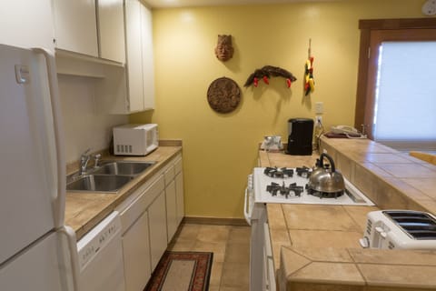 Condo, 1 Bedroom | Private kitchen | Fridge, microwave, dishwasher, coffee/tea maker