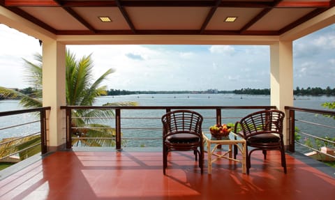 Lake View Premier Room with Balcony | Terrace/patio